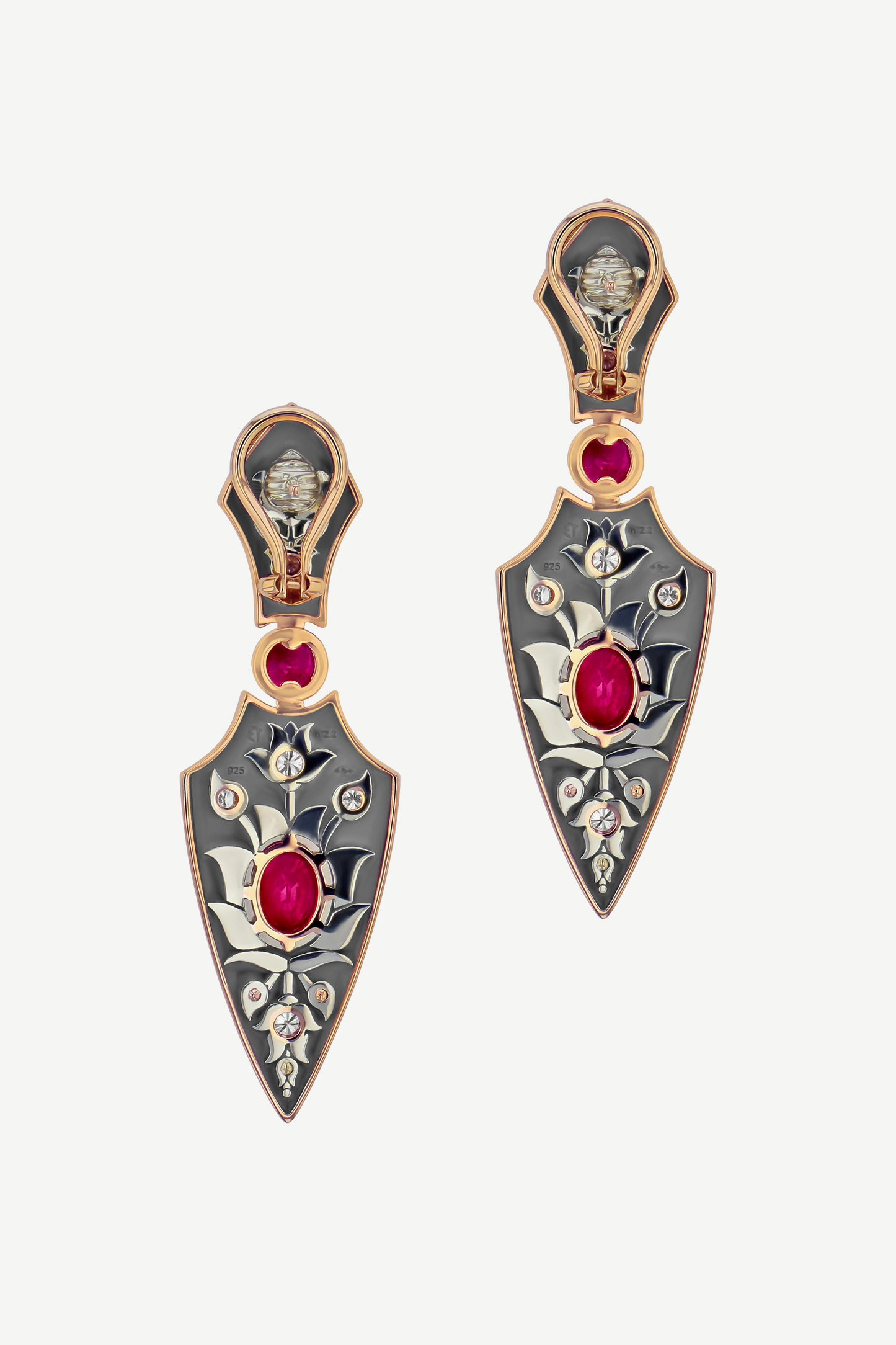 Ruby Lance Courte Earrings